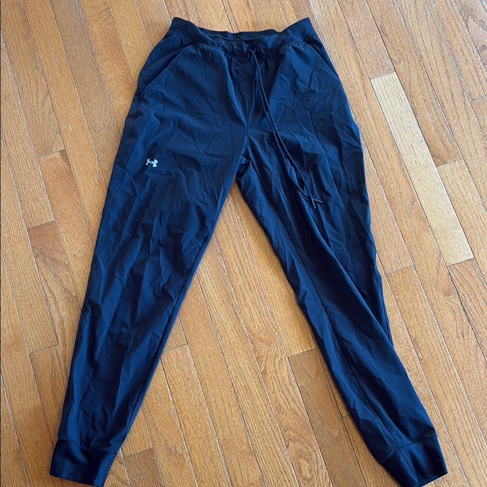 Women’s nylon Under Armour track pants (warm ups). EUC. Extra Smal Black